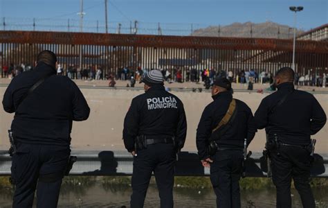 El Instituto Nacional de Migración de México instala campamento para agilizar trámite de migrantes que piden refugio en frontera sur